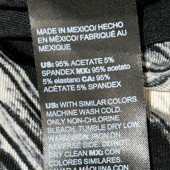 Chicos Travelers Classic Split Neck Tunic 3/4 Sleeve Brush Stroke B & W Size 1 - Picture 9 of 9